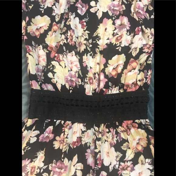 FLORAL COLD SHOULDER ROMPER - Picture 5 of 5